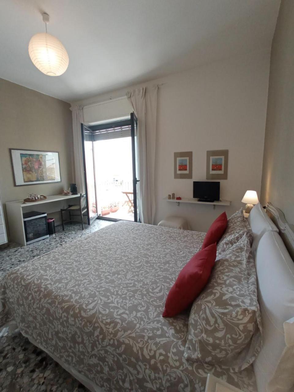 Myhouse Hotel Олбия Екстериор снимка