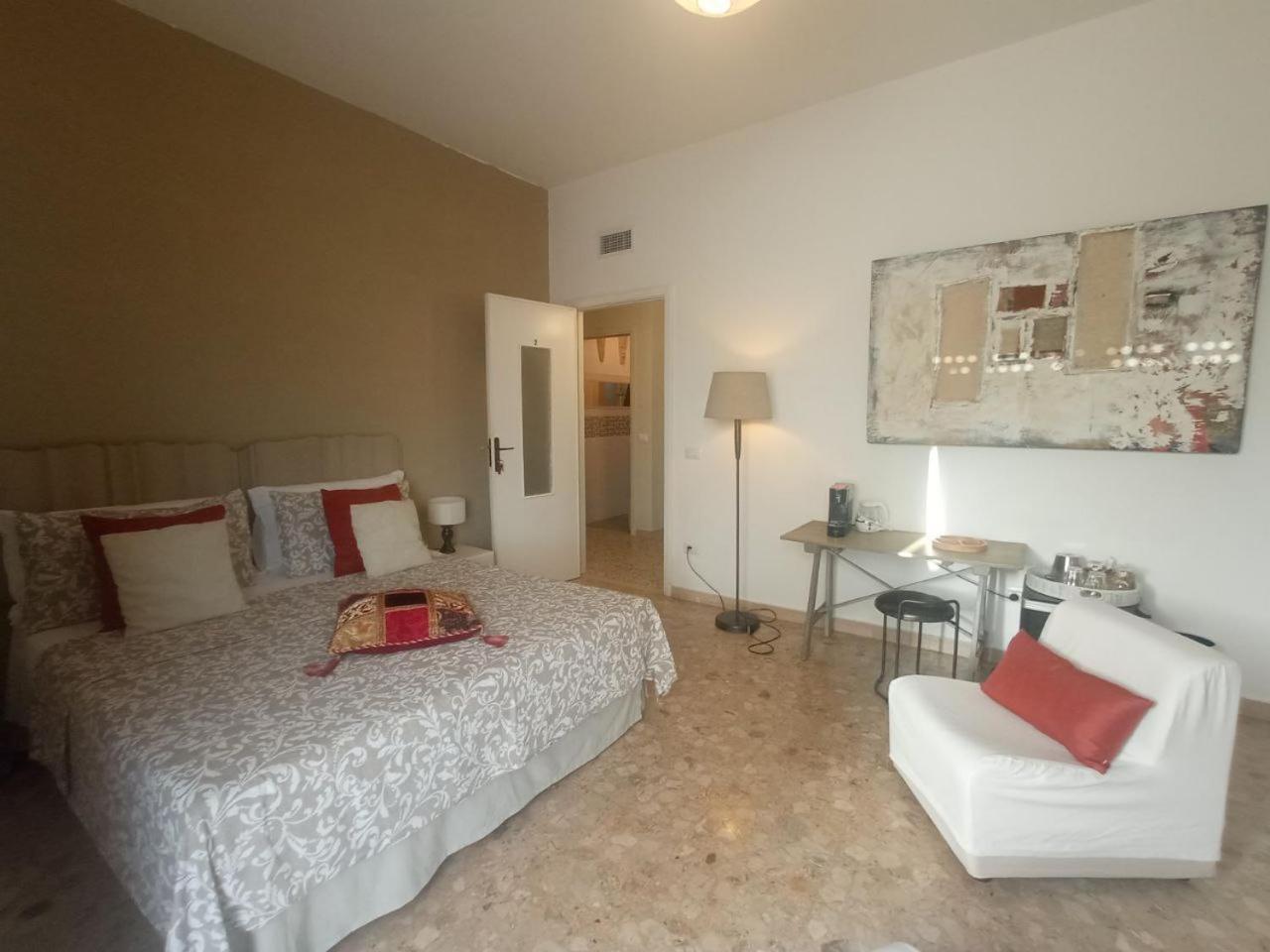 Myhouse Hotel Олбия Екстериор снимка