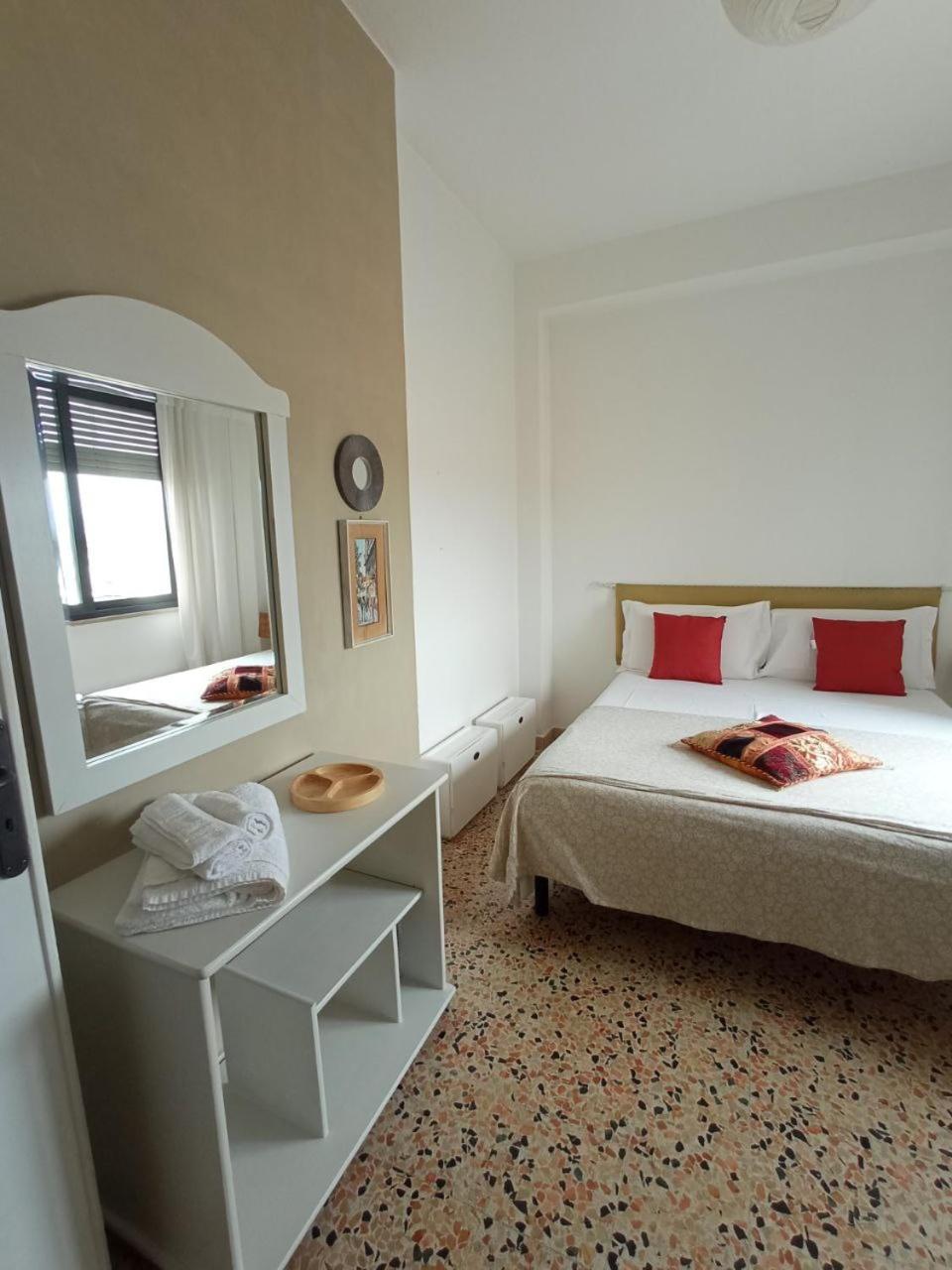 Myhouse Hotel Олбия Екстериор снимка